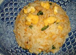 鶏そぼろとにんじんのチャーハン