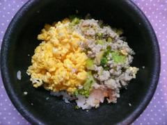 卵と鶏挽肉のそぼろご飯