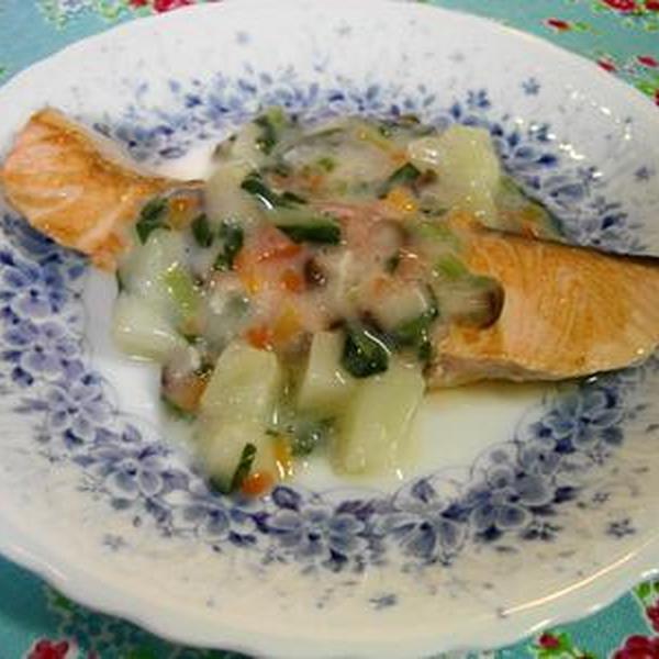 サーモンムニエルとお野菜のクリームがけ