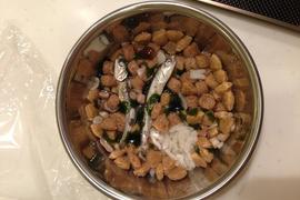 にぼしとだし汁、きゅうりのすりおろし、えのき、すりごま、えごま油をすこし。
