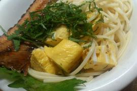 う玉の切り落とし
パスタ　
大葉
秋刀魚のかば焼き